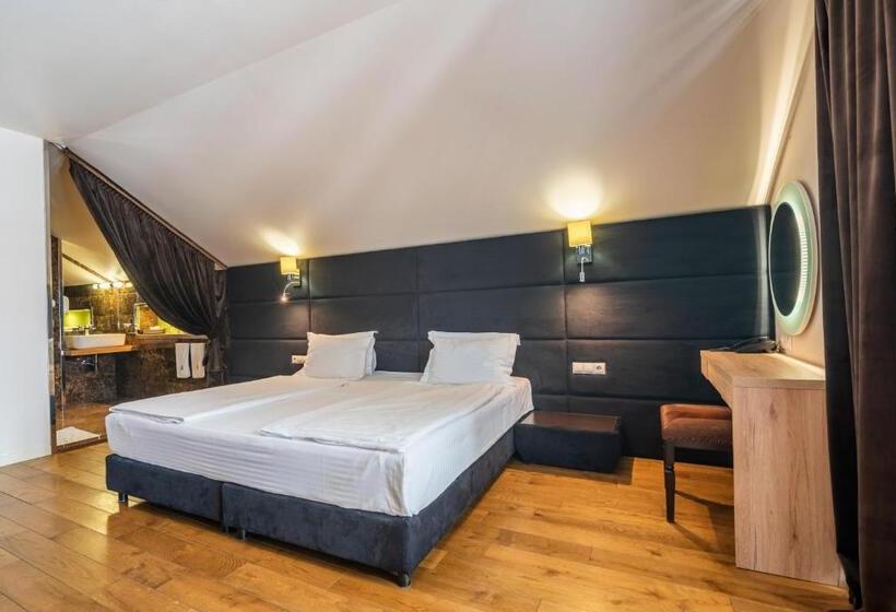 سوییت لوکس, F&b Spa Resort