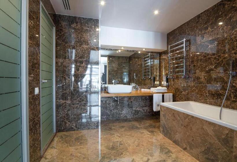 سوییت لوکس, F&b Spa Resort