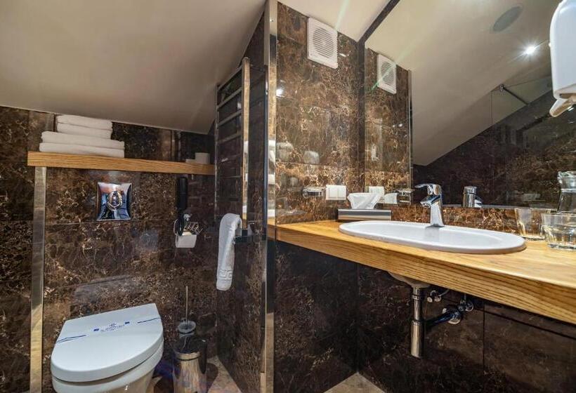 اتاق اکونومی, F&b Spa Resort