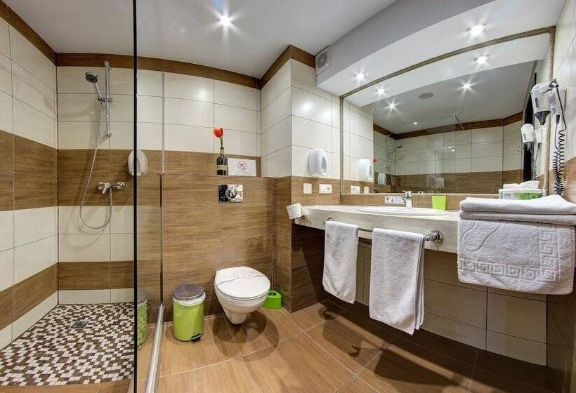 سوئیت جونیور با تراس, F&b Spa Resort