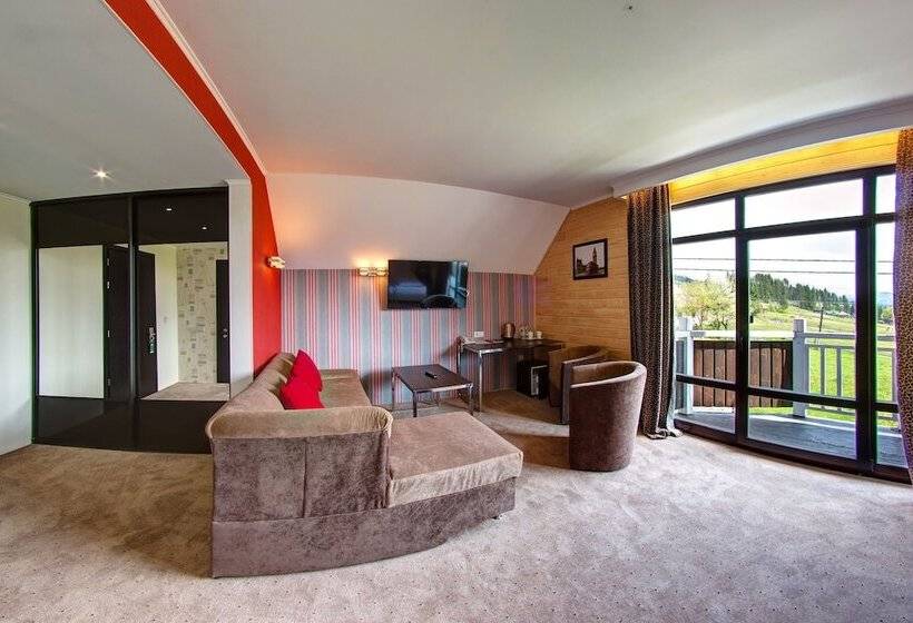 سوئیت با بالکن, F&b Spa Resort