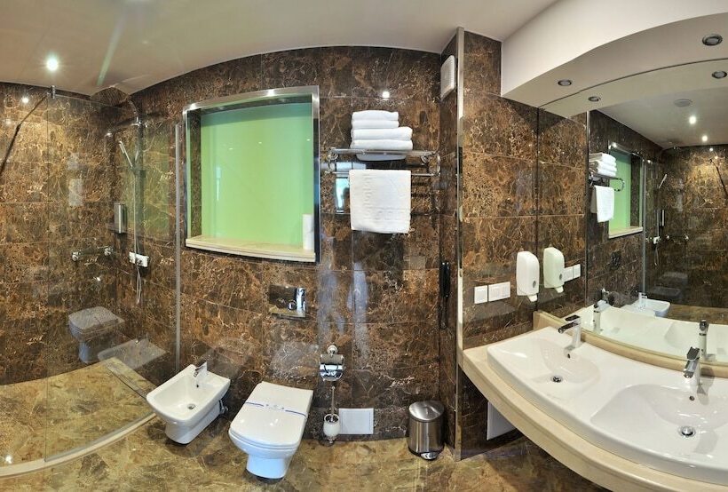 اتاق لوکس, F&b Spa Resort