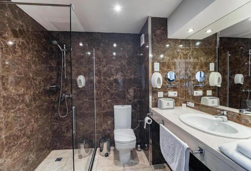 سوئیت با بالکن, F&b Spa Resort