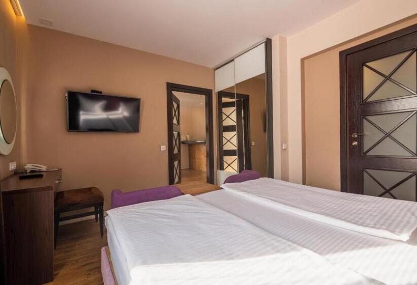 اتاق لوکس خانوادگی, F&b Spa Resort