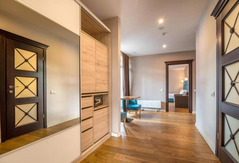 اتاق لوکس چهار تخته, F&b Spa Resort