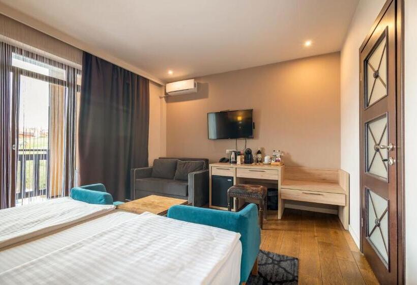 اتاق لوکس چهار تخته, F&b Spa Resort