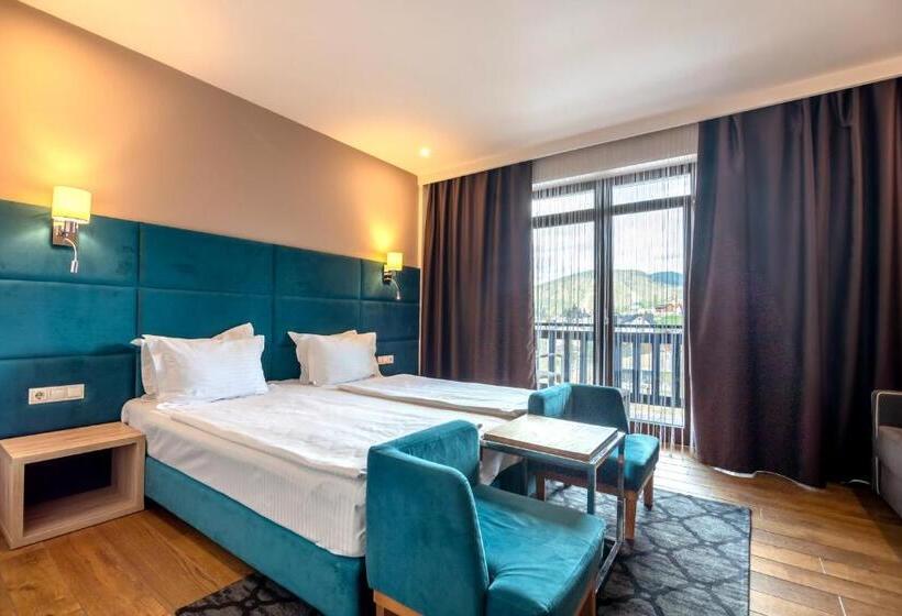 اتاق لوکس چهار تخته, F&b Spa Resort