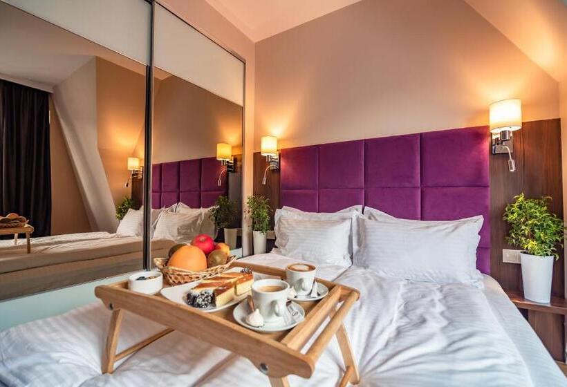 اتاق خانوادگی با چشم‌انداز کوه, F&b Spa Resort