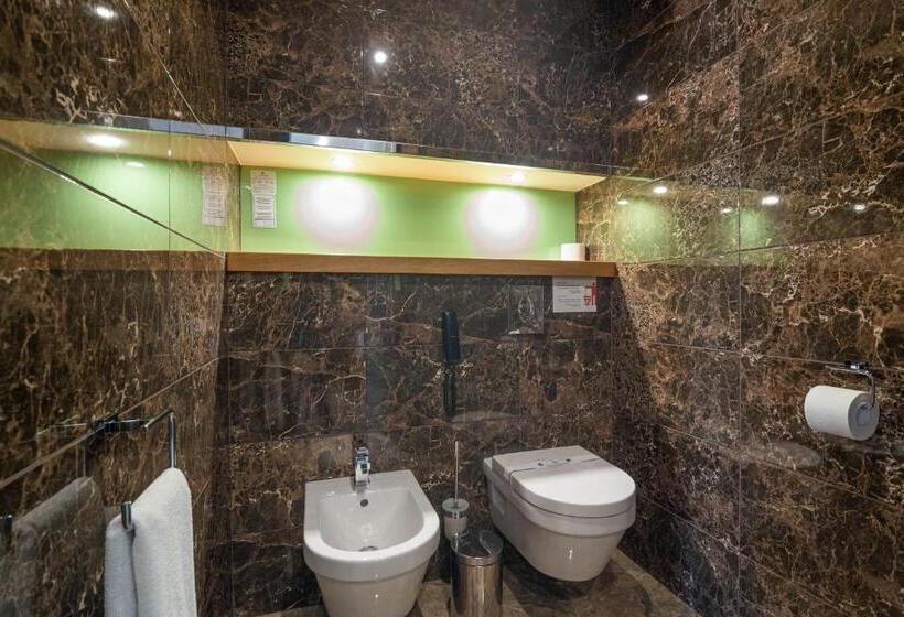 سوییت لوکس, F&b Spa Resort