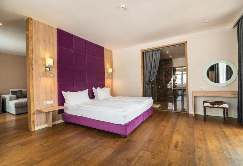 سوییت لوکس, F&b Spa Resort