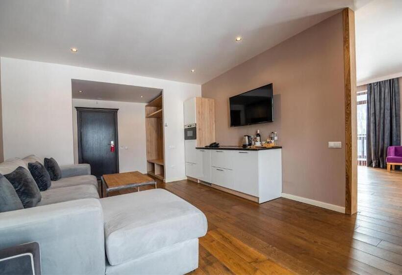 سوییت لوکس, F&b Spa Resort