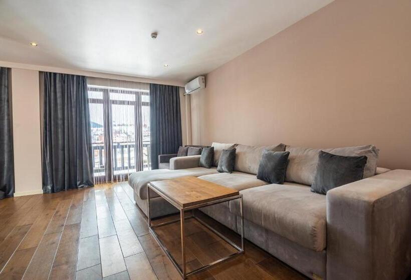 سوییت لوکس, F&b Spa Resort