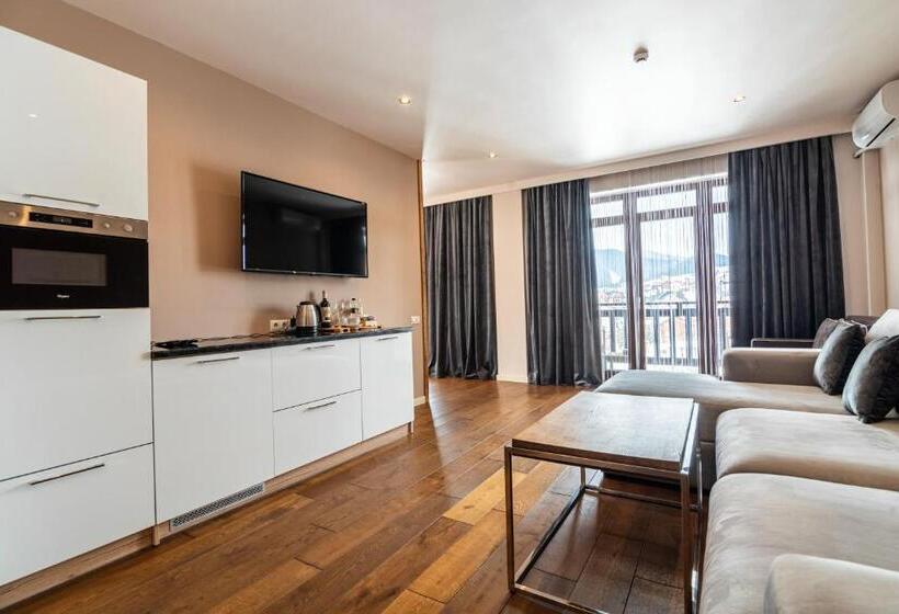 سوییت لوکس, F&b Spa Resort