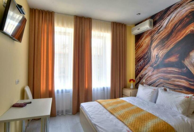 استودیوی استاندارد, Fire Inn