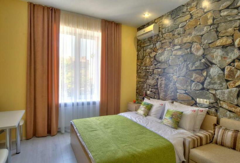 استودیوی استاندارد, Fire Inn