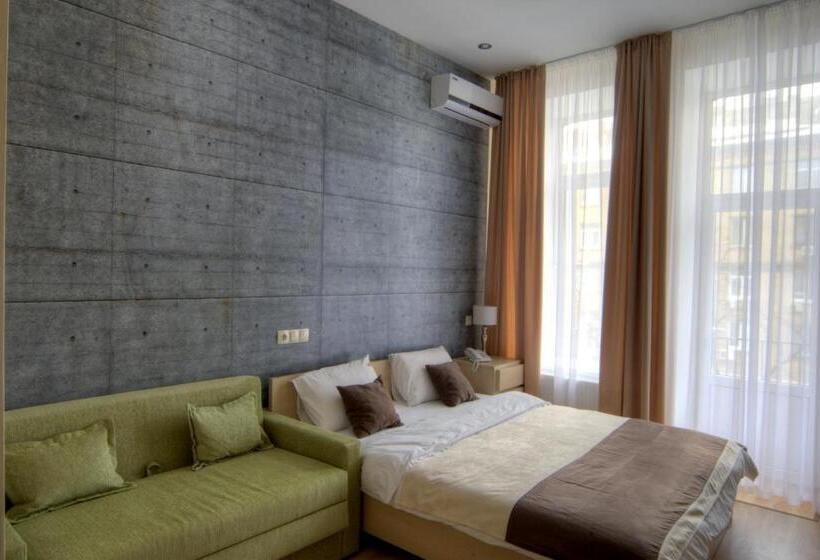 استودیوی سوپریور, Fire Inn