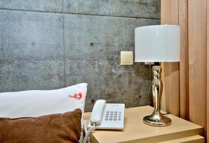 استودیوی سوپریور, Fire Inn