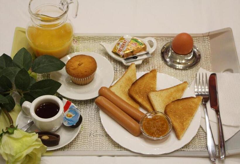 Economy Studio, Fire Inn