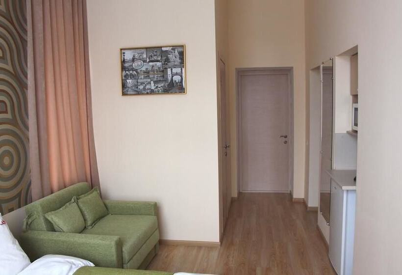 Economy Studio, Fire Inn