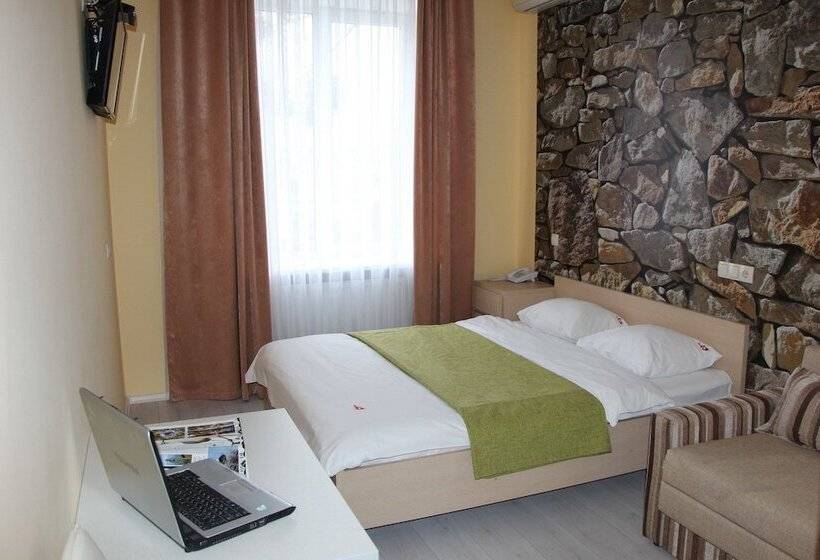 Economy Studio, Fire Inn