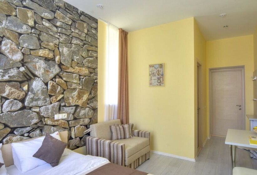 Economy Studio, Fire Inn