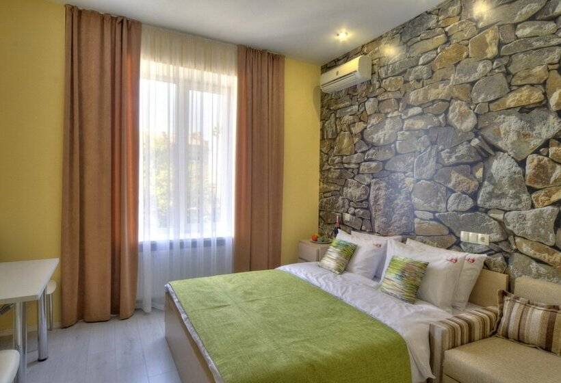 Economy Studio, Fire Inn