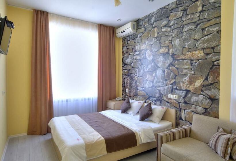 Economy Studio, Fire Inn