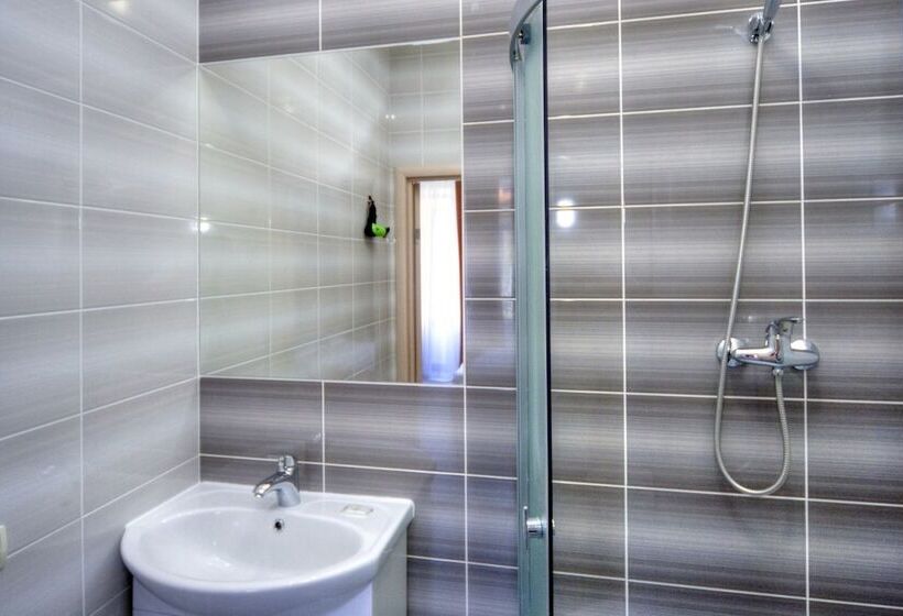 استودیوی استاندارد, Fire Inn