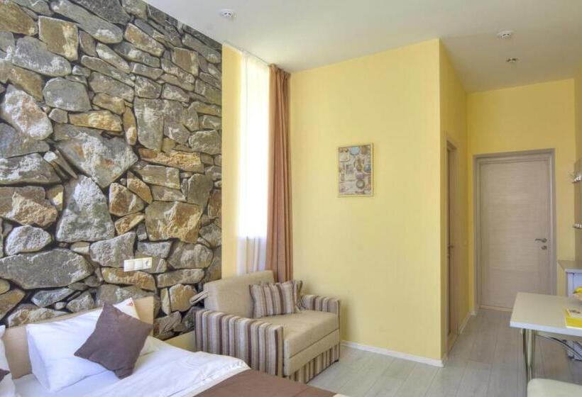 Economy Studio, Fire Inn