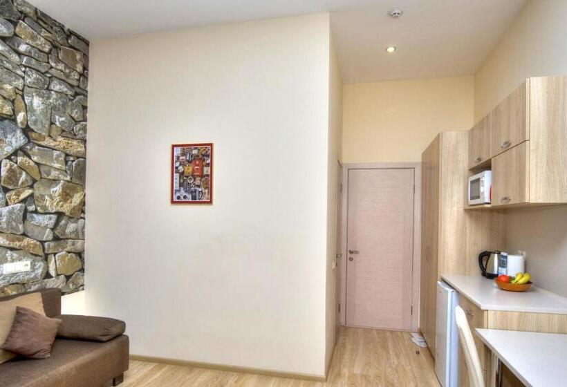 Economy Studio, Fire Inn