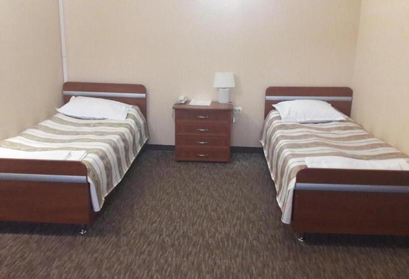 Economy Triple Room, Izumrud