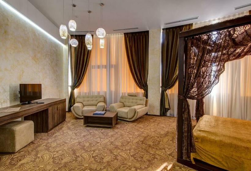 اتاق سوپریور, Khan Chinar