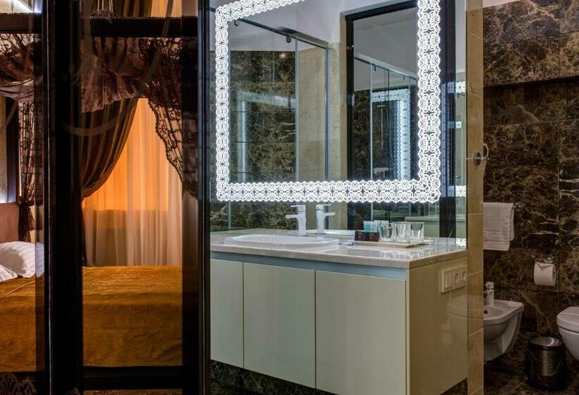 اتاق سوپریور, Khan Chinar