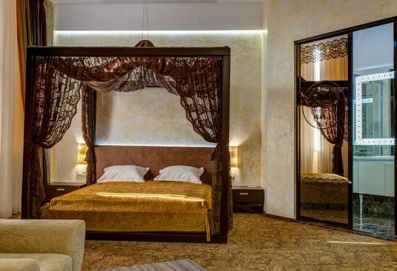 اتاق سوپریور, Khan Chinar