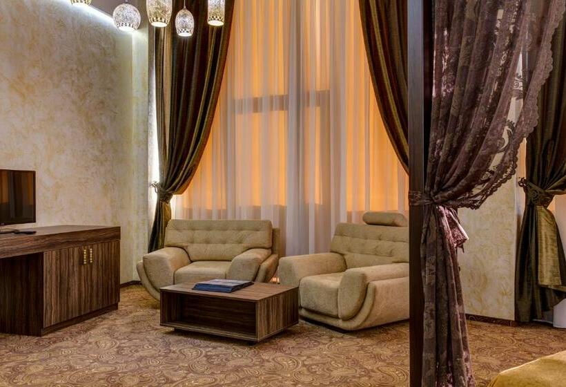 اتاق سوپریور, Khan Chinar