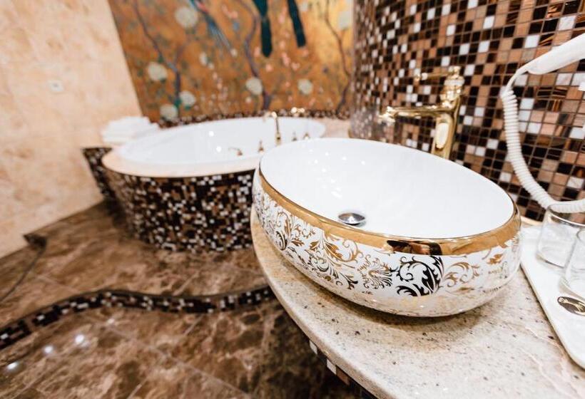 اتاق لوکس, Khan Chinar