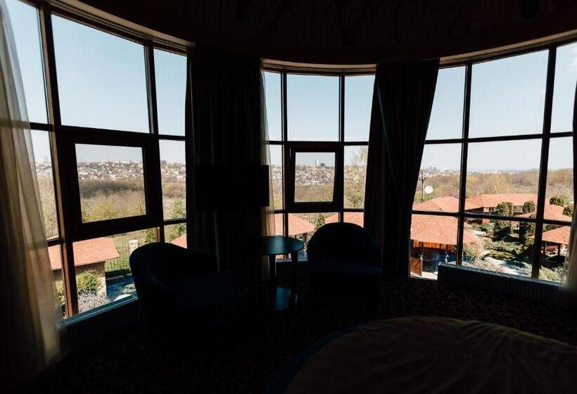 اتاق لوکس, Khan Chinar