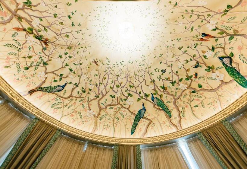 اتاق لوکس, Khan Chinar