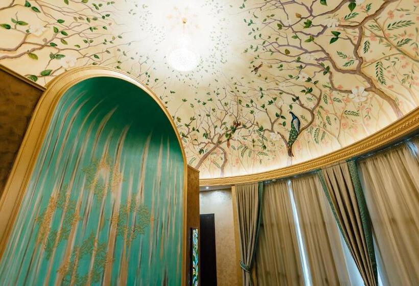 اتاق لوکس, Khan Chinar