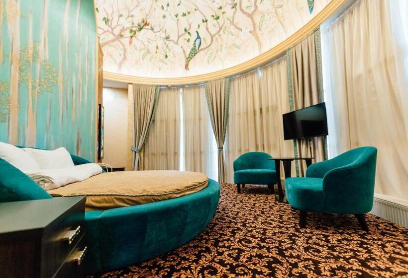 اتاق لوکس, Khan Chinar