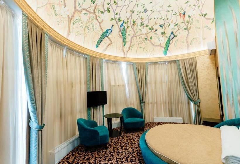 اتاق لوکس, Khan Chinar