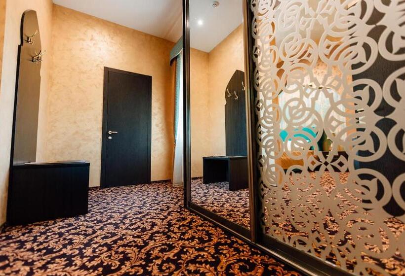 اتاق لوکس, Khan Chinar