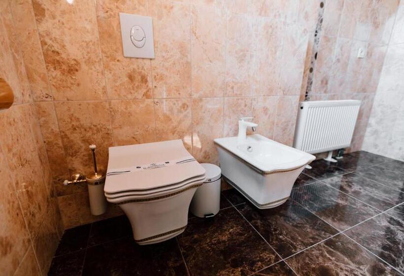 اتاق لوکس, Khan Chinar