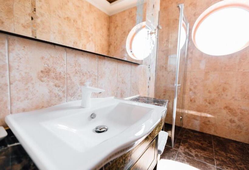 اتاق لوکس, Khan Chinar