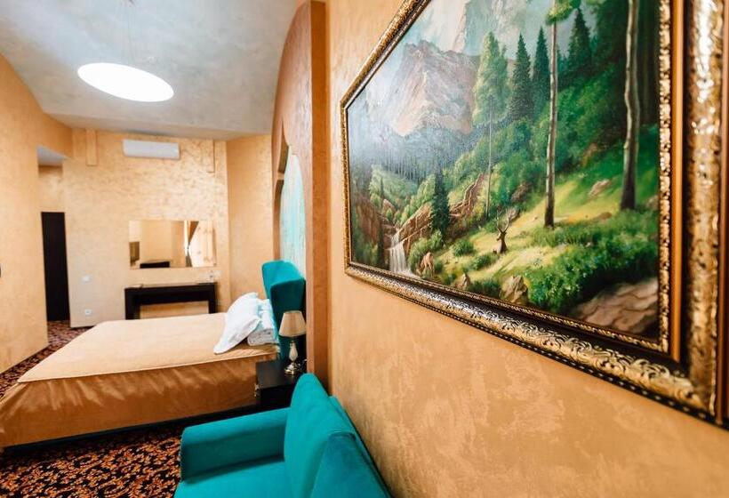 اتاق لوکس, Khan Chinar