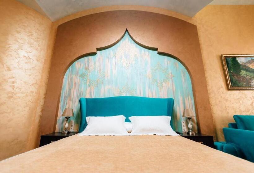 اتاق لوکس, Khan Chinar