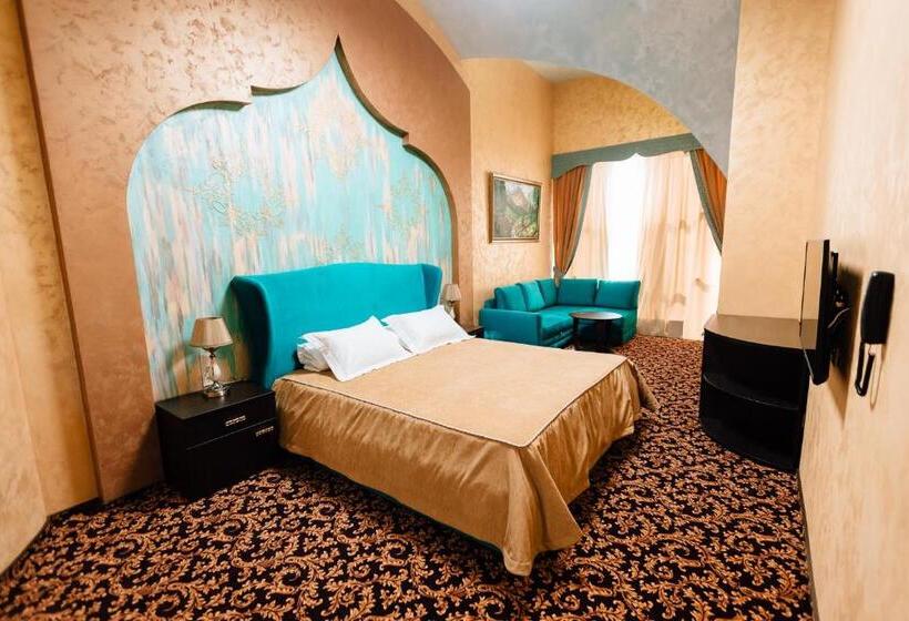 اتاق لوکس, Khan Chinar