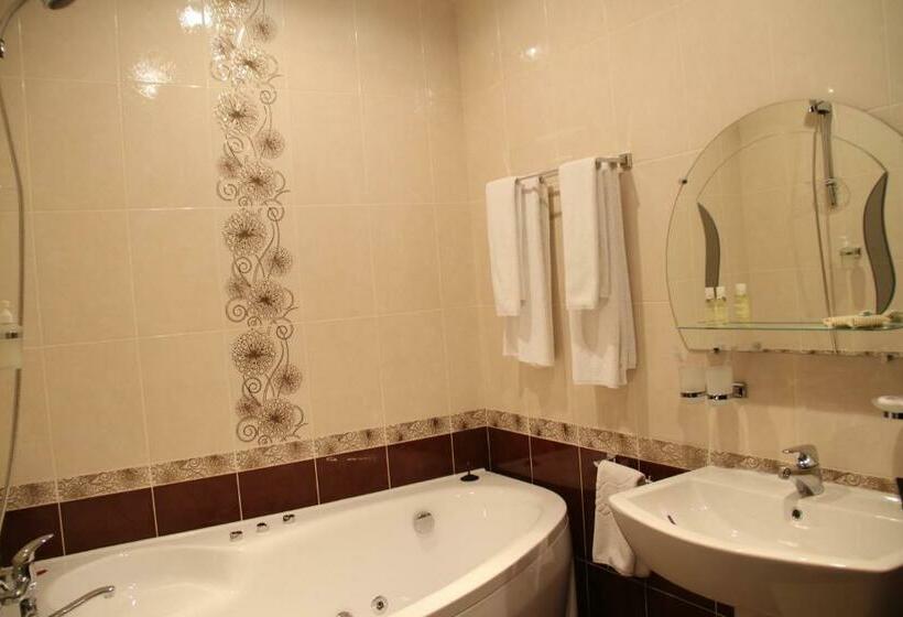 سوئیت 2 خوابه, Kristina