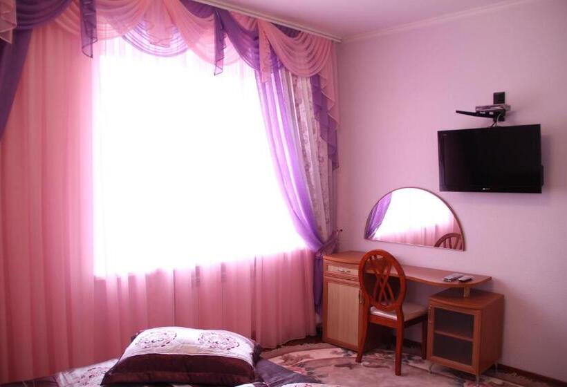 سوئیت 2 خوابه, Kristina