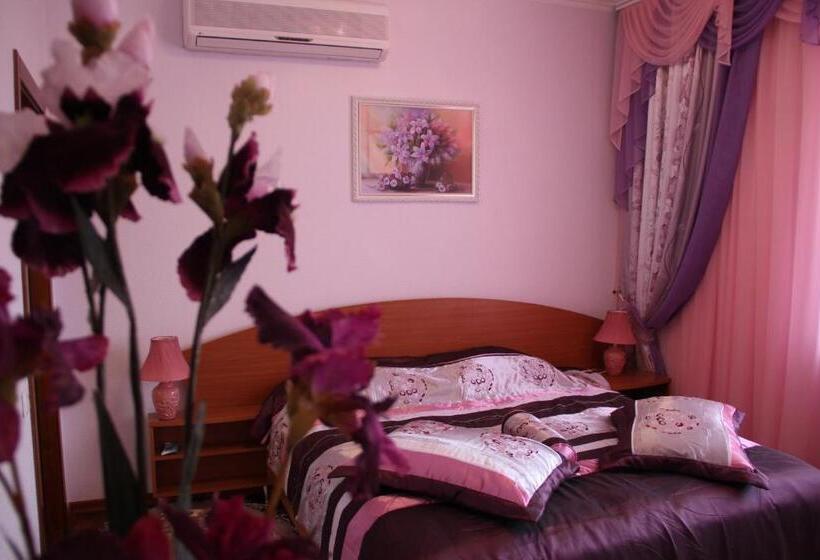 سوئیت 2 خوابه, Kristina